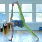 «Yoga è diventato uno stress». Tara Stiles: meglio tornare alle origini