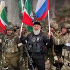 Soldati russi feriti giustiziati dai ceceni vicino Bucha: chi sono i miliziani Kadyrovtsy famosi per omicidi e torture
