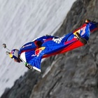 Nepal, morto il base jumper Rozov: si è schiantato sul “suo” Everest
