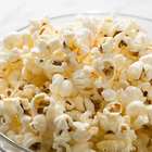 Popcorn incastrato fra i denti, rischia di morire a 41 anni per un'infezione rarissima