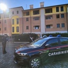 Picchia la moglie a colpi di mattarello, poi chiama i carabinieri: «L'ho ammazzata»