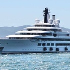 Putin, il mistero del mega yacht da 700 milioni di dollari a Marina di Carrara. È del leader russo?