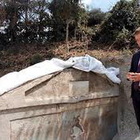 Pompei trovata tomba unica con corpo mummificato, visibili ancora capelli e ossa