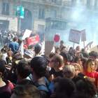 Francia, rivolta no-vax contro il green pass obbligatorio: scontri con la polizia con razzi e molotov