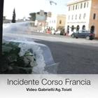 Incidente Corso Francia, un mazzo di fiori bianchi dove sono morte Gaia e Camilla