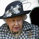 La Regina Elisabetta ricoverata in ospedale: cancellata visita in Irlanda del Nord, come sta ora