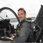 Caccia Eurofighter precipitato a Trapani, morto il pilota. Giallo sulla dinamica: «Non ha lanciato Sos». Il cordoglio del ministro Crosetto ai familiari del capitano Altruda