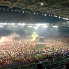 La Roma vince la Conference League, l'Olimpico canta Venditti