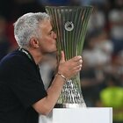 Mourinho in lacrime: «Abbiamo scritto la storia. Il mio futuro? Voglio rimanere a Roma»