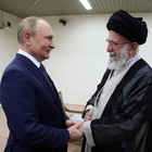 Putin, i dubbi degli 007 sul viaggio in Iran: «Ha usato un sosia?»