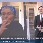 Emma Bonino fuma a Mattino 5 in diretta tv, il conduttore la rimprovera: la risposta che lascia senza parole