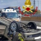 Milano, incidente sull'autostrada A4: l'auto si ribalta, una ragazza di 26 anni in codice rosso
