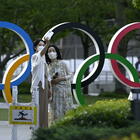 Tokyo 2020, Olimpiadi a rischio caos: «Contagi ai massimi da sei mesi». E spuntano i primi casi tra gli atleti