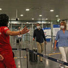 Coronavirus, il progetto Ue: tamponi sui voli in partenza e arrivo per non chiudere le frontiere