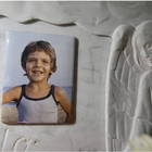 Tomba di Alfredino con le svastiche, la mamma Franca Rampi: «Un oltraggio a tutti noi»