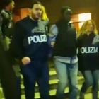 Il momento dell'arresto dei due senegalesi Video