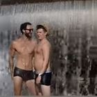 Roma, turisti nudi nella fontana di Piazza Venezia. I vigili ai Consolati: «Aiutateci a trovarli»