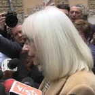 E' morta Raffaella Carrà, eccola nel 2017 al funerale di Boncompagni
