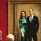 Kate Middleton sbalordita davanti al suo primo ritratto ufficiale con William: tutti i dettagli