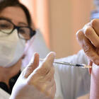 Vaccini: Unione Europea firma accordo per 60 milioni di dosi Valneva