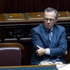 Elio Vito lascia Forza Italia e si dimette da deputato: era uno dei berlusconiani più affezionati al Cav