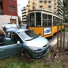 Incidente tra un tram e un'auto a Milano