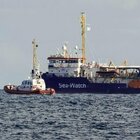 Migranti, la Sea Watch sbarcherà a Pozzallo dopo 7 giorni di attesa: a bordo 440 naufraghi