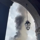 Torino, incendio di fronte alla stazione di Porta Nuova