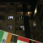 Maradona, l'applauso dai balconi dei Quartieri Spagnoli di Napoli per omaggiarlo