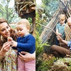 Kate e William, una famiglia felice con i figli al parco