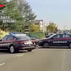 Lite al semaforo, con l'auto sperona il motociclista che muore sul colpo e fugge: i carabinieri lo arrestano a casa