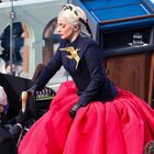 Inauguration Day, Lady Gaga canta l'inno conquistando la scena con il suo outfit