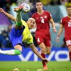 Mondiali, è un Brasile super: 2-0 alla Serbia, doppietta di Richarlison. Ma la caviglia di Neymar preoccupa