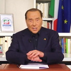 Berlusconi, la battuta social: «Vota comunista, anzi no vota Forza Italia»