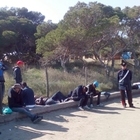 Migranti sbarcano in Sardegna e fanno incursione in un ristorante: arrestati mentre rubano soldi e cibo