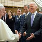 Biden-Vaticano, il nodo della comunione al presidente abortista rischia di spaccare l'episcopato Usa