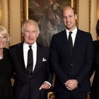 Re Carlo III e Camilla con William e Kate: la prima foto ufficiale di Buckingham Palace