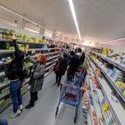 Panico a Palermo: nei supermercati scaffali vuoti FOTO