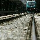 Uomo travolto e ucciso da un treno merci: choc nel pavese, caos sulla linea per due ore