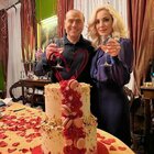 Silvio Berlusconi e Marta Fascina, gli auguri di San Valentino con una torta romantica: «All'amore e all'Italia»