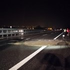 Asti, si apre una voragine in autostrada per il maltempo: auto la evita per un soffio FOTO