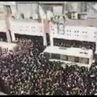 Una marea umana per le strade di Ahvazai per funerali di Soleimani in Iran