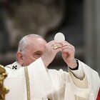 Papa Francesco, benedizione Urbi et orbi: «Serve dialogo, la pandemia ha messo a dura prova le relazioni sociali»