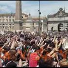 We can't breathe, Piazza del Popolo in ginocchio omaggia George Floyd