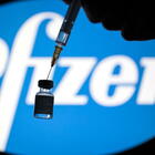 Europa in pressing su Pfizer: «Fate produrre le dosi in Italia»