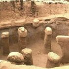 Turchia, riaffiora santuario rupestre con colonne a forma di fallo: datato a 11mila anni fa