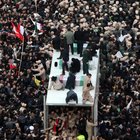 Iran, folla sterminata ai funerali di Soleimani