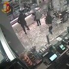 Rapina con ipnosi in una tabaccheria di Torino: arrestate due donne, è caccia al terzo complice