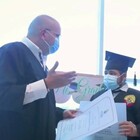 Malato di leucemia, non può laurearsi: il rettore va in ospedale da lui per la cerimonia