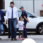 Salvini per mano alla figlia con la t-shirt Miss Papeete